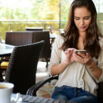 تجسس على هاتف صديقته