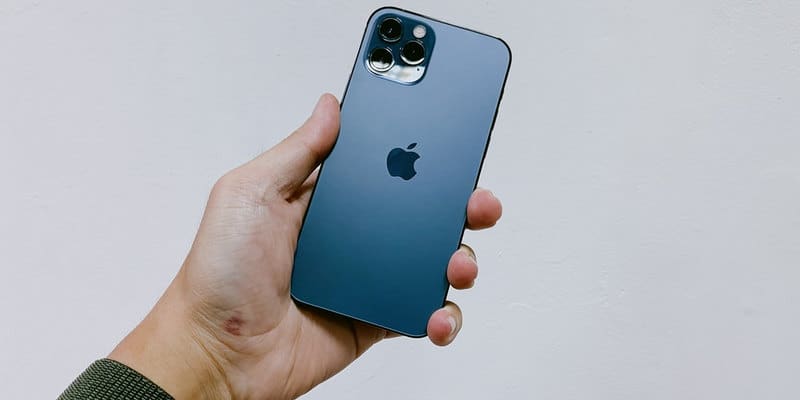 知らないうちに彼の携帯電話を追跡する2つの方法